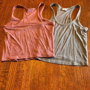 2 Tank tops